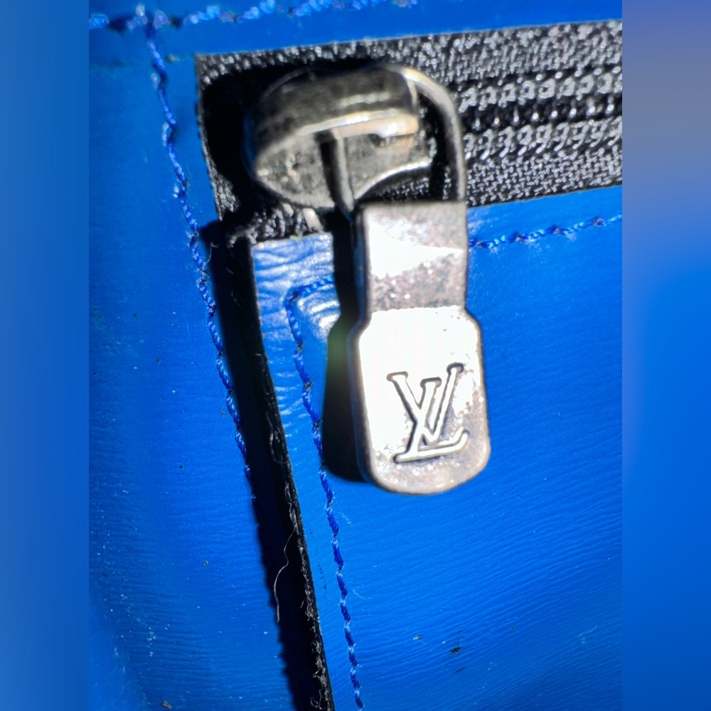 Louis Vuitton Epi Pochette Arche EUC - Picture 14 of 16